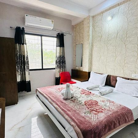 Hotel Kanha Palace 乌贾因 外观 照片